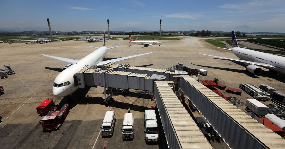 Fragmento de drone é encontrado em avião no Galeão após pouso