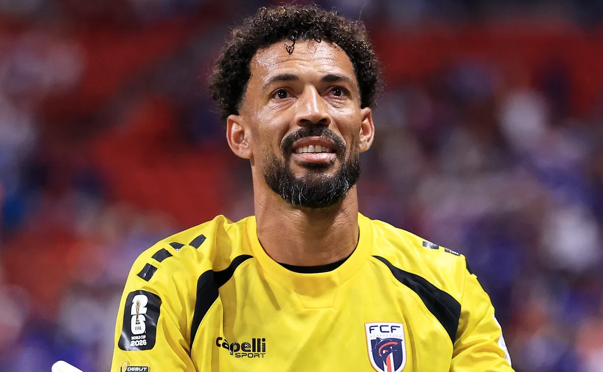 Vozinha sofre em chegada ao Colo-Colo e não poderá usar apelido por lei do futebol chileno