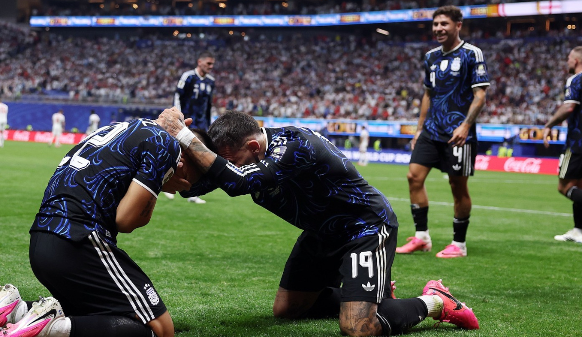 Seleção argentina alterna entre vilã e favorita no Mundial após polêmicas e derrotas