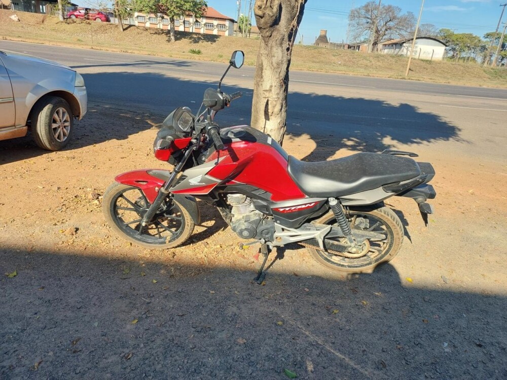 Jaru: Motocicleta com registro de furto é recuperada após ficar dois dias estacionada em frente a comércio
