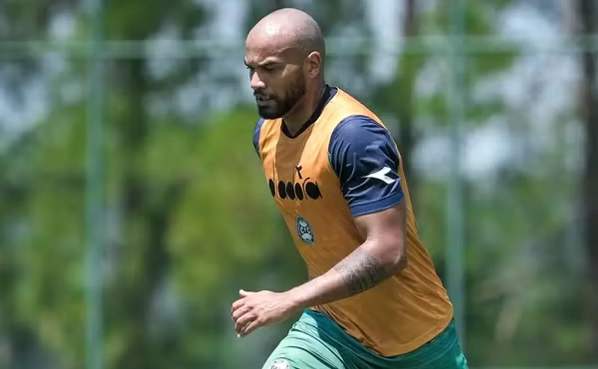 Rodrigo Moledo pode voltar ao Internacional após punição de Victor Gabriel, revela jornalista