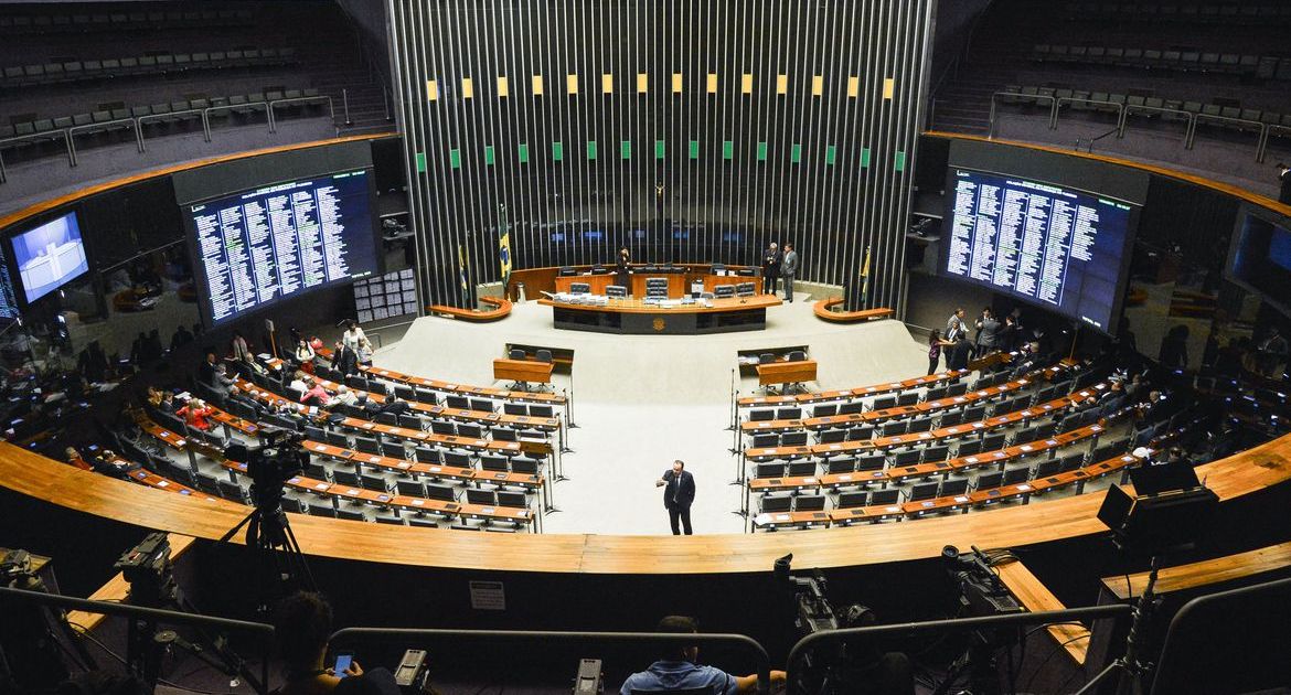 Centrão não se compromete e quer “bancada forte”, diz especialista
