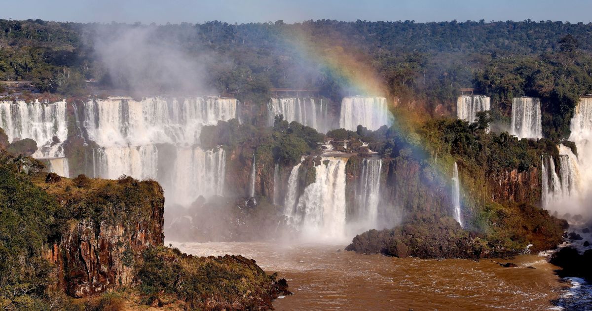 Turista holandês morre após barco de passeio virar nas Cataratas do Iguaçu