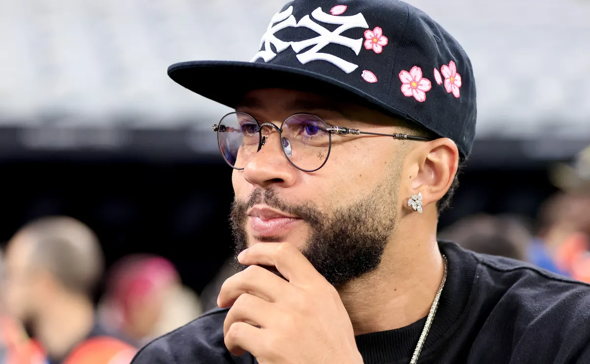 Memphis posta mensagem misteriosa e dá pistas sobre negociação com o Corinthians