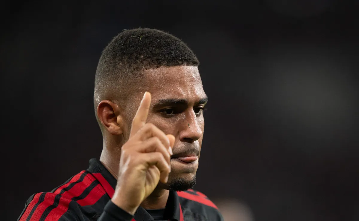 Samuel Lino evita derrota do Flamengo, que empata com o Internacional no Beira-Rio