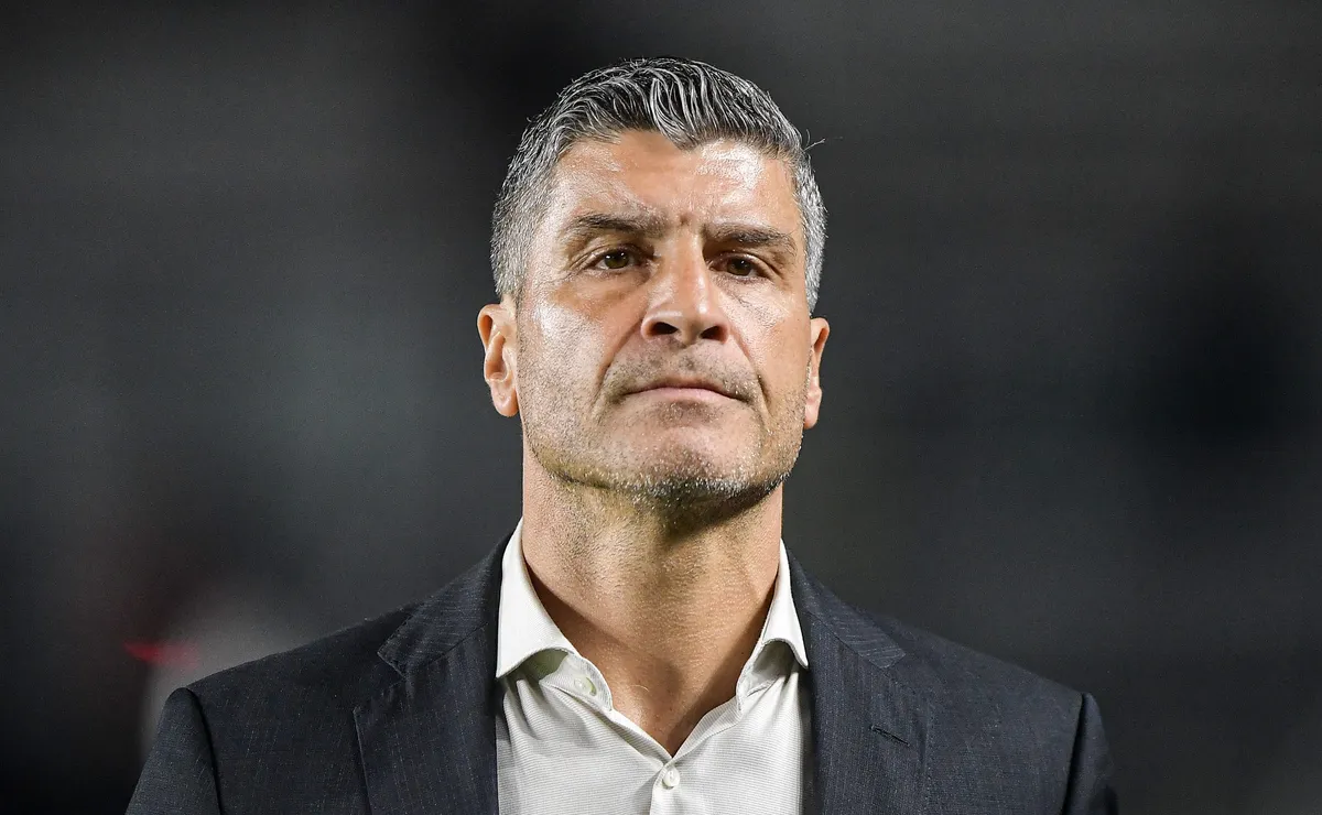 Pedro Emanuel recebe recado após atuação abaixo do Vasco na Sul-Americana