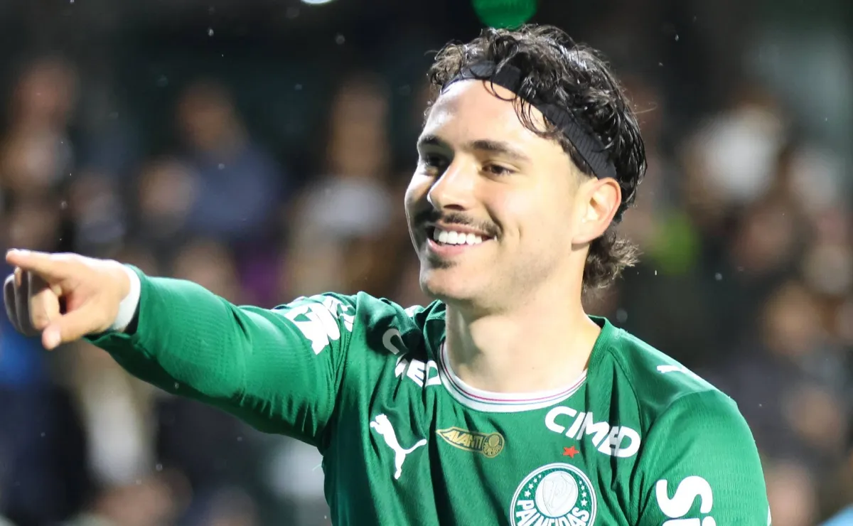 Palmeiras aproveita duas expulsões, Mauricio marca e abre vantagem sobre o Vitória