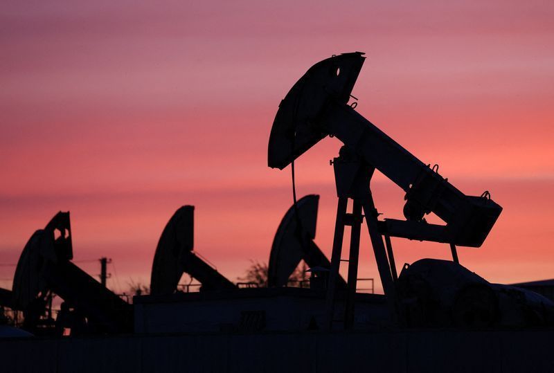 Petróleo cai mais de 1% com avanço nas negociações sobre Ormuz