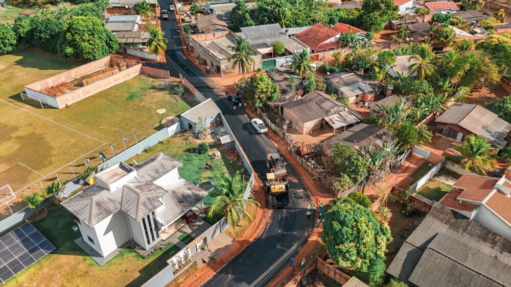 Prefeitura de Jaru conclui pavimentação de novo trecho da rua Beira Rio, no Setor 03