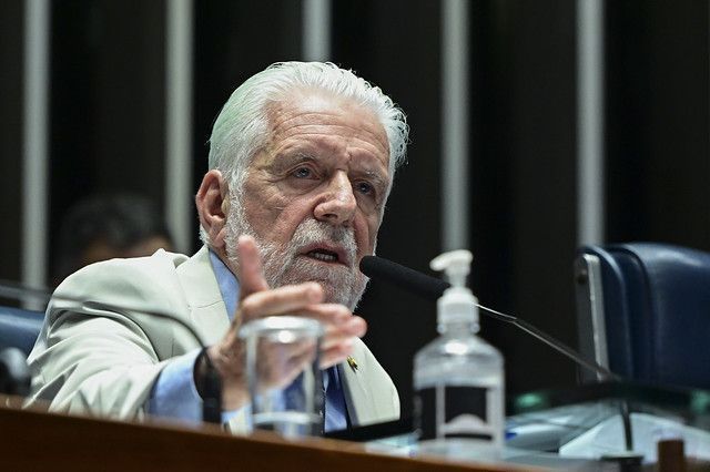 PF indica que Jaques Wagner teria dinheiro investido no Banco Master