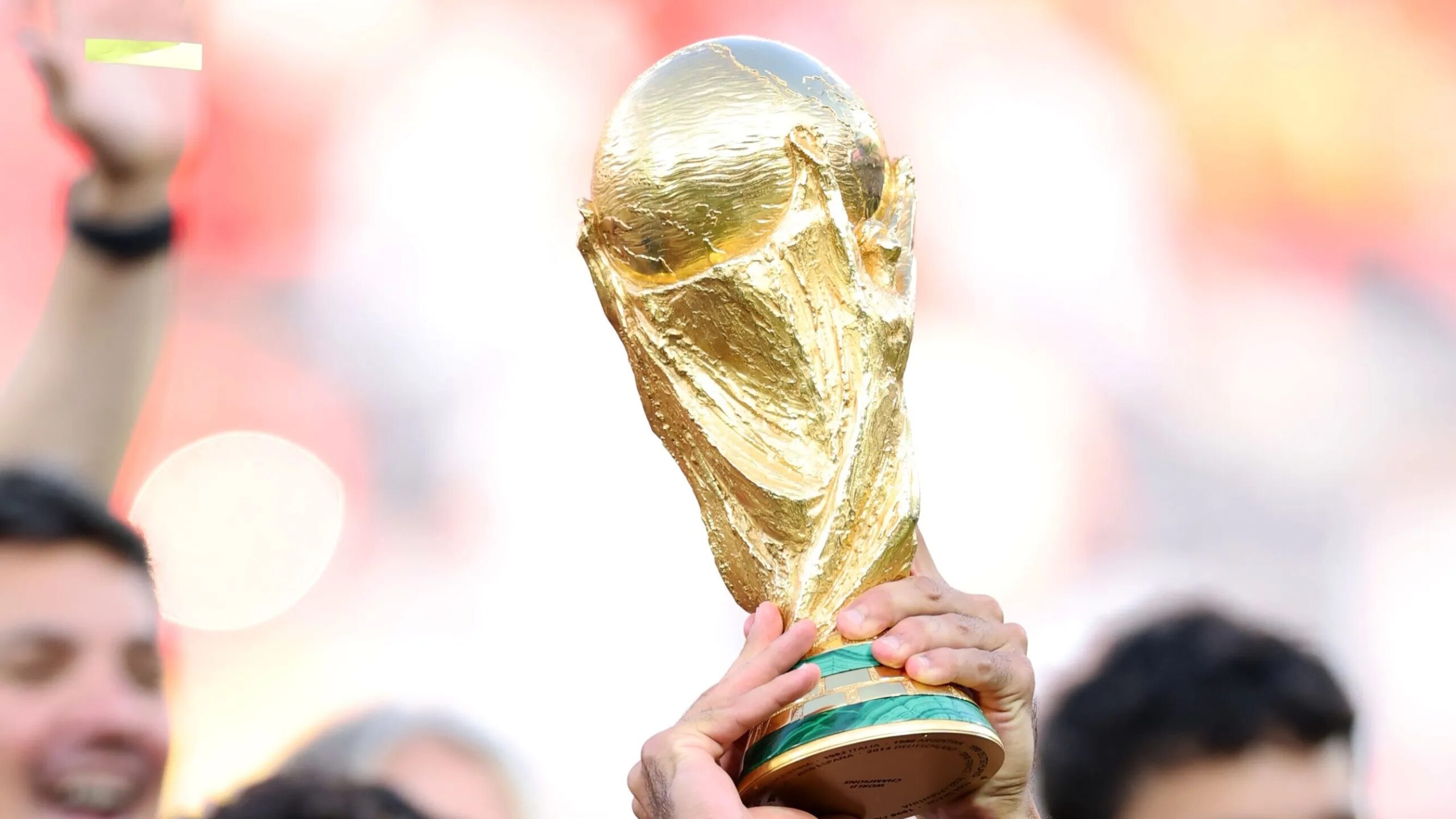 Benjamin Mendy provoca polêmica ao vender troféu da Copa do Mundo por 62 mil dólares
