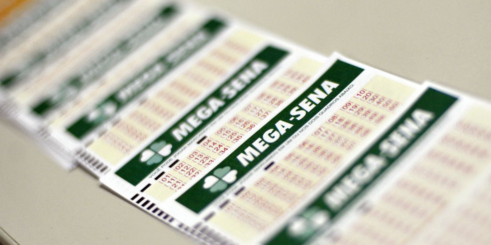Mega Sena acumula e pode pagar R$ 100 milhões neste domingo