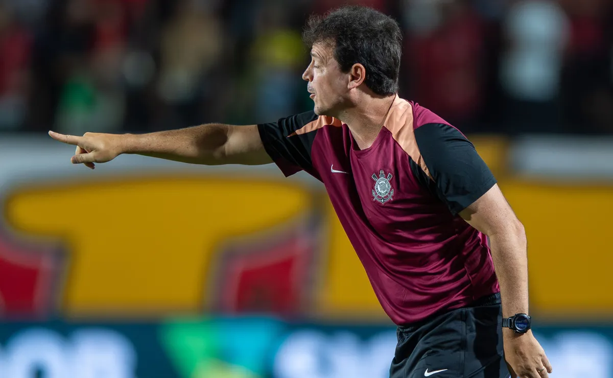 Fernando Diniz demontra preocupação após Corinthians entrar na zona de rebaixamento: “Andar para cima”