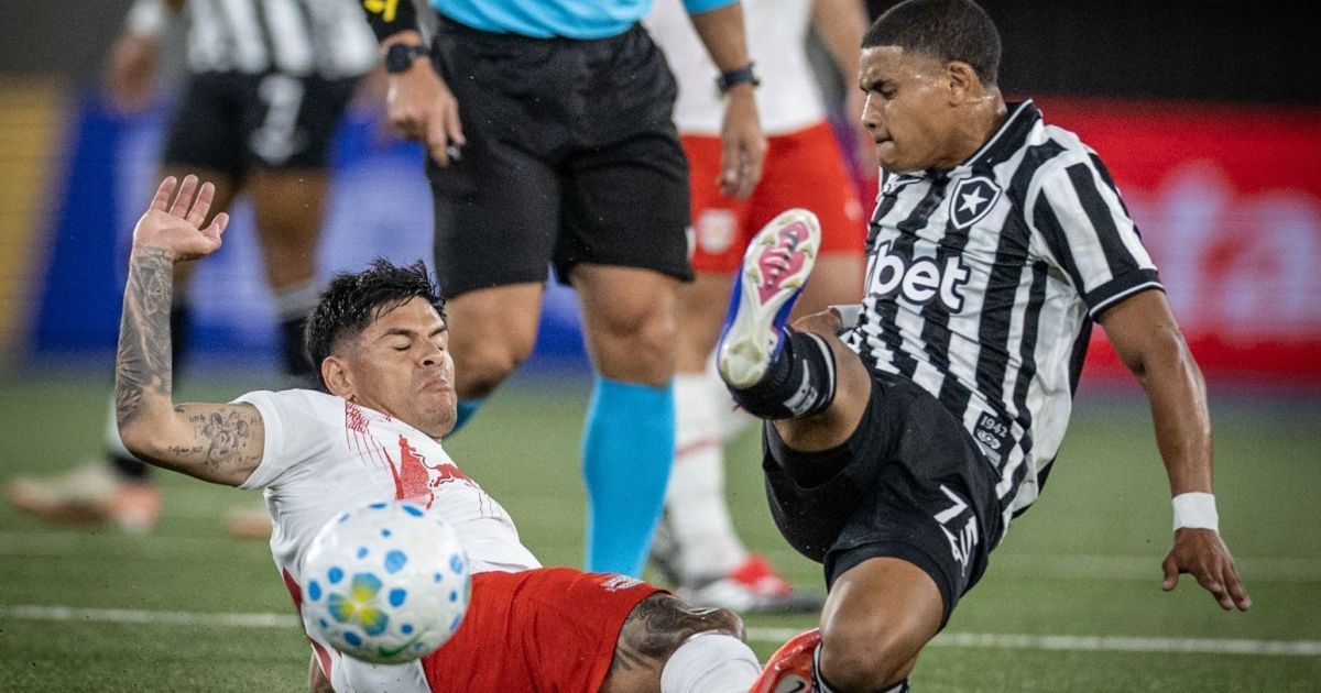 Com um jogador a mais em campo, Botafogo fica no empate com o Bragantino
