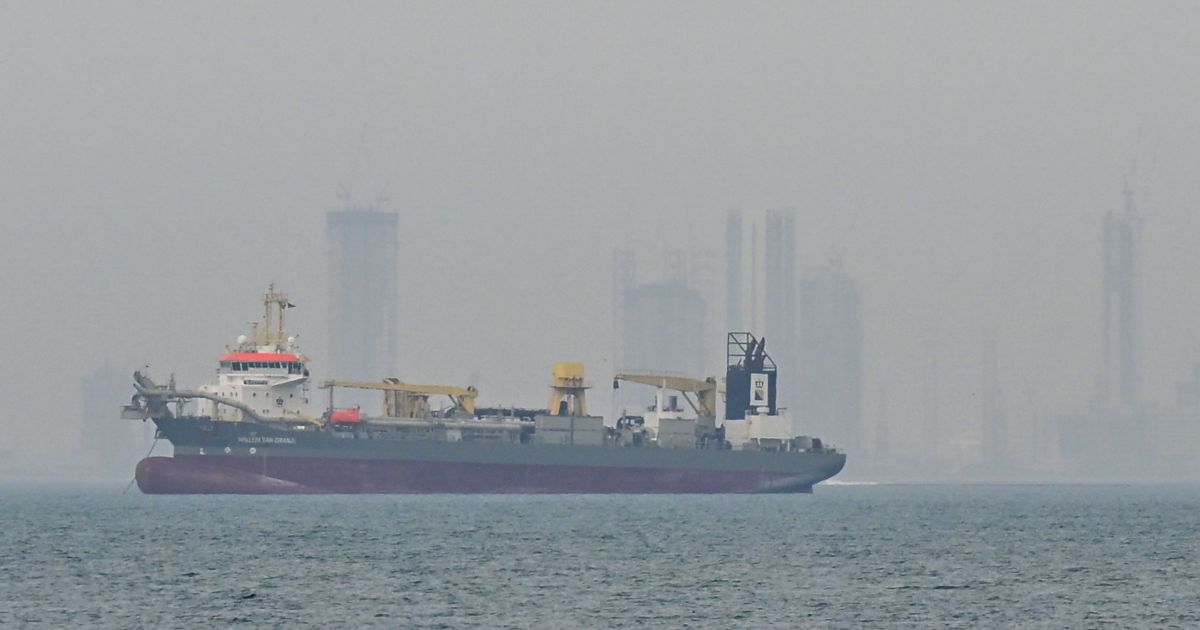 Tráfego em Ormuz volta a ficar paralisado após novo bloqueio do Irã