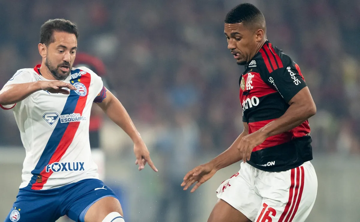 Torcedores do Flamengo reclamam de pênalti não marcado em Samuel Lino contra o Bahia no Maracanã