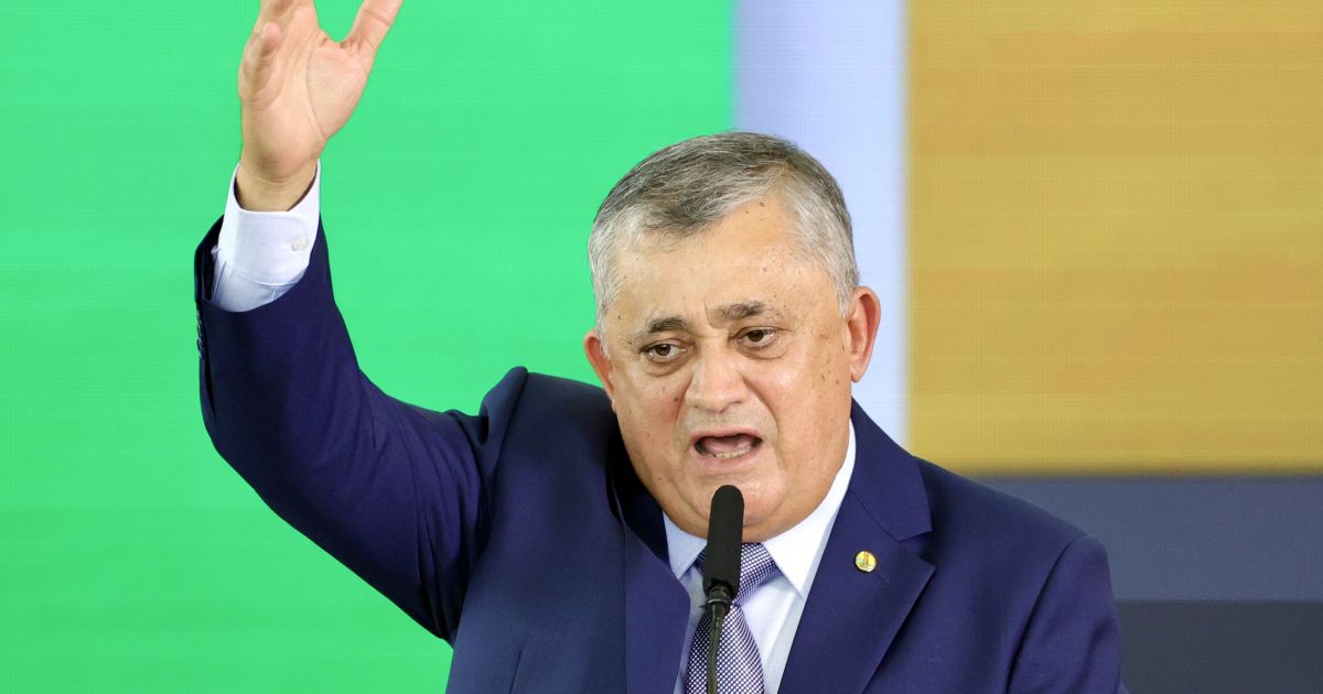 Terceiro chefe da SRI, Guimarães busca destravar Messias e pauta da 6×1