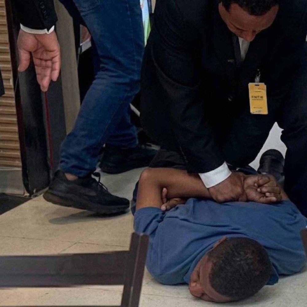 Homem ataca frequentador com facada no pescoço em shopping de Minas Gerais e é preso