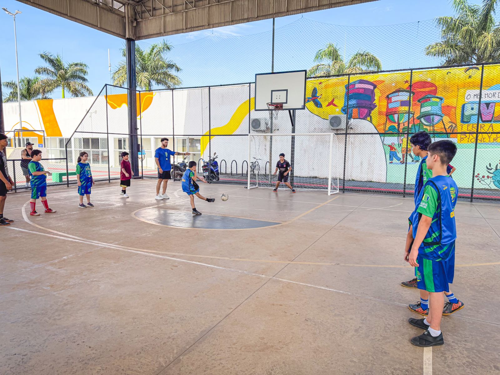 Projeto Construindo Campeões inicia treinos de futsal