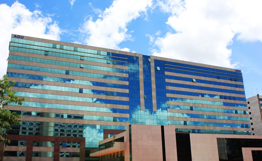 Mulheres encabeçam lista para sucessão na AGU caso Messias vá ao STF