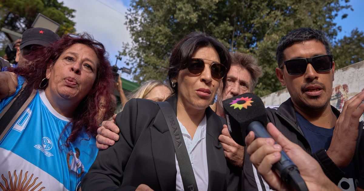 Em julgamento, filha de Maradona denuncia médicos: “Manipulação horrível”