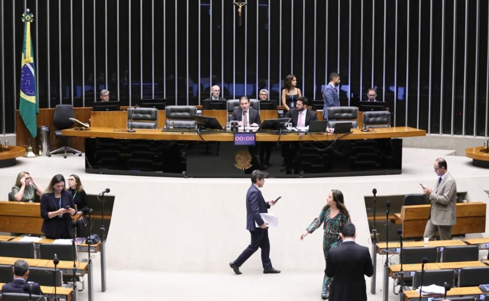 Com apoio de Hugo, CCJ vota PEC que prevê o fim da escala 6×1 nesta quarta