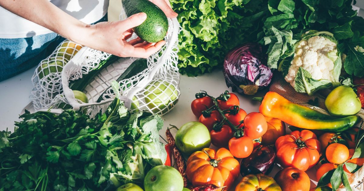 Alimentos sobem 1% no IPCA-15; legumes acumulam alta de 33% no varejo