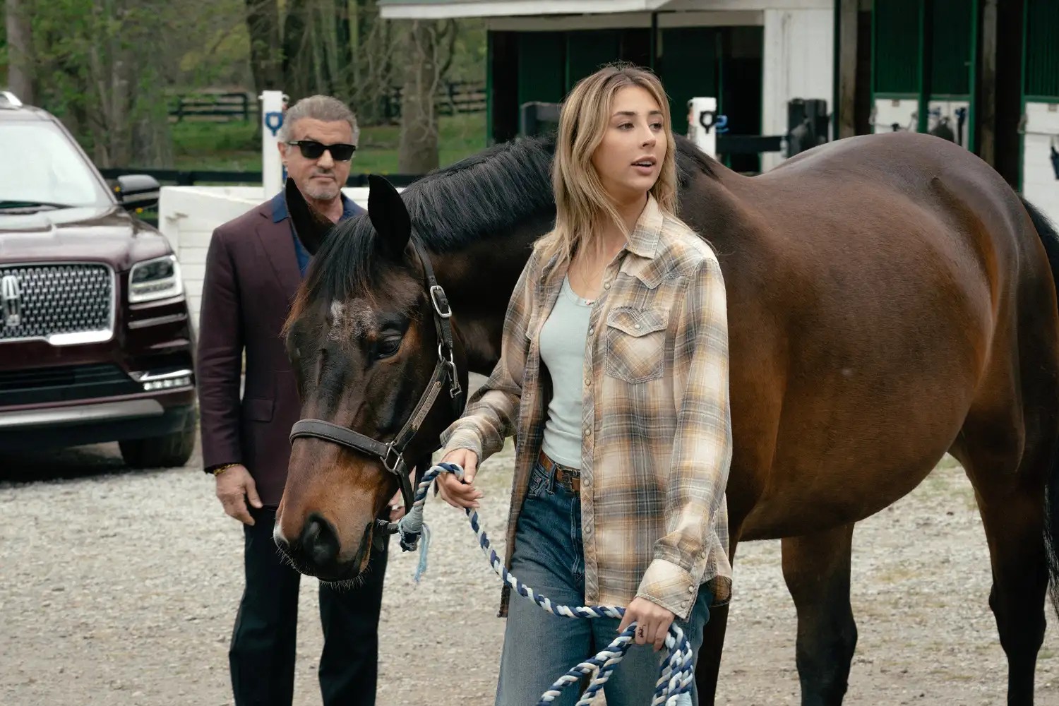 Stallone defende nepotismo e afirma que filha deve provar talento na TV