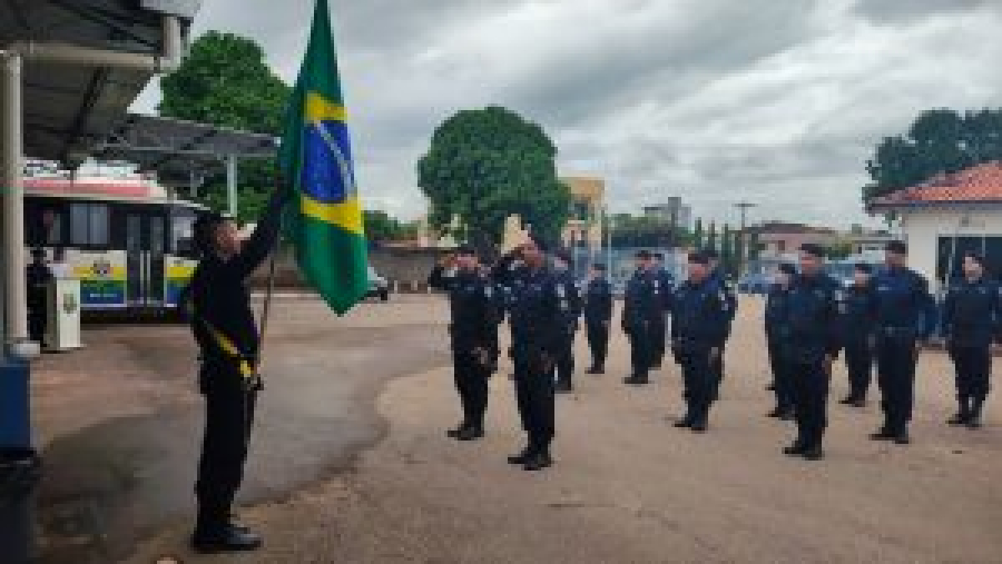 10º Batalhão celebra Dia de Tiradentes com formatura e homenagens a policiais