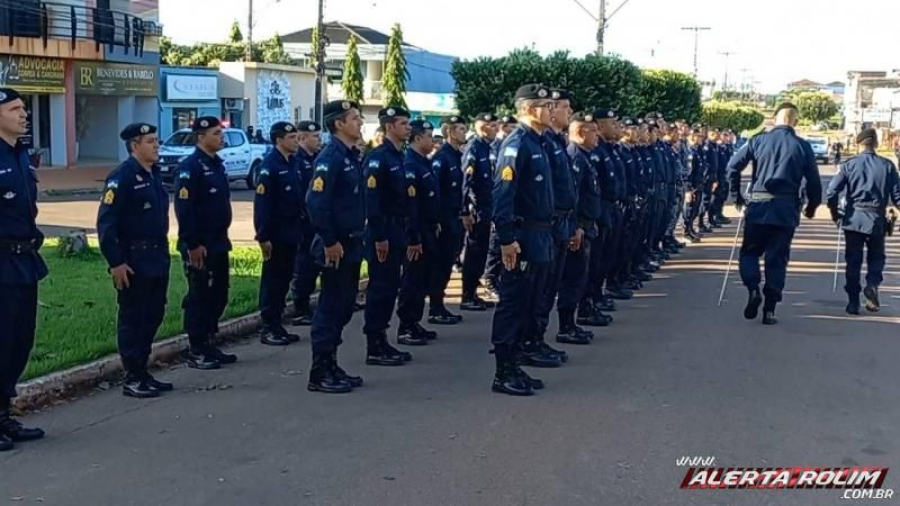10º Batalhão celebra Dia de Tiradentes com formatura e homenagens a policiais