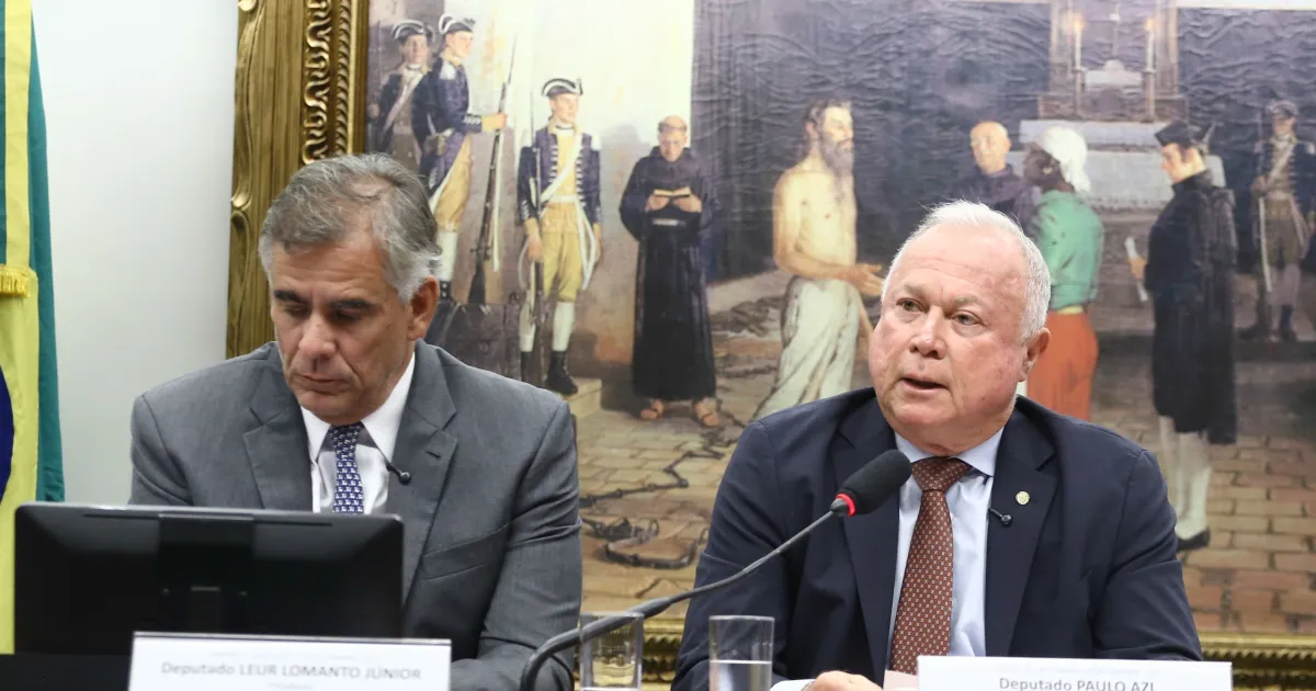 Deputado propõe incentivos fiscais para reduzir jornada de trabalho no Brasil