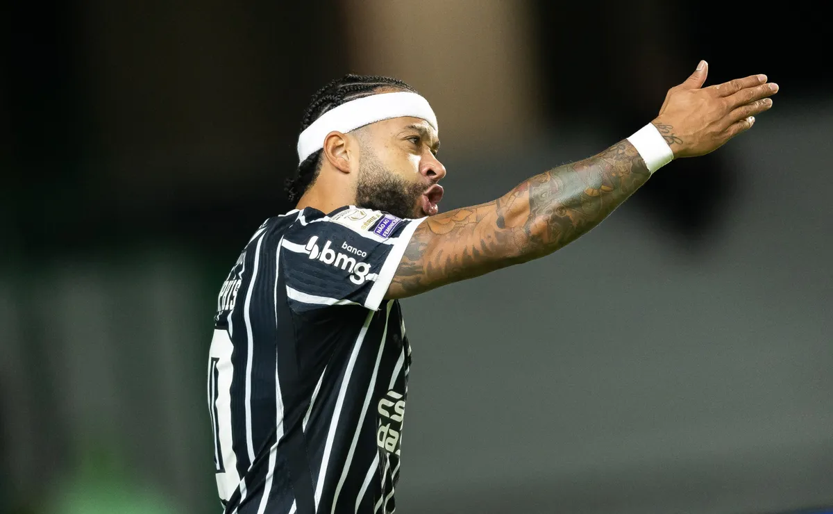 Memphis Depay sofre pressão para voltar ao Corinthians em meio à crise e adota cautela na recuperação