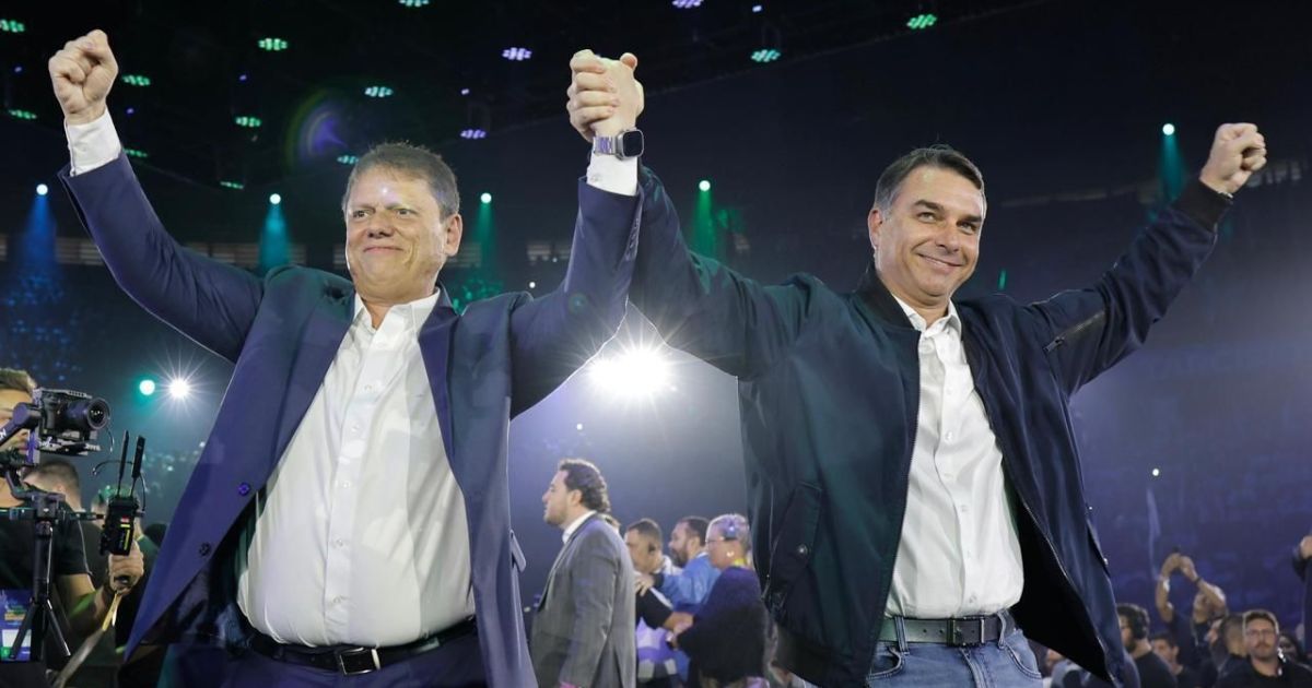 Fuga de Flávio Bolsonaro abre disputa por liderança da direita no Brasil
