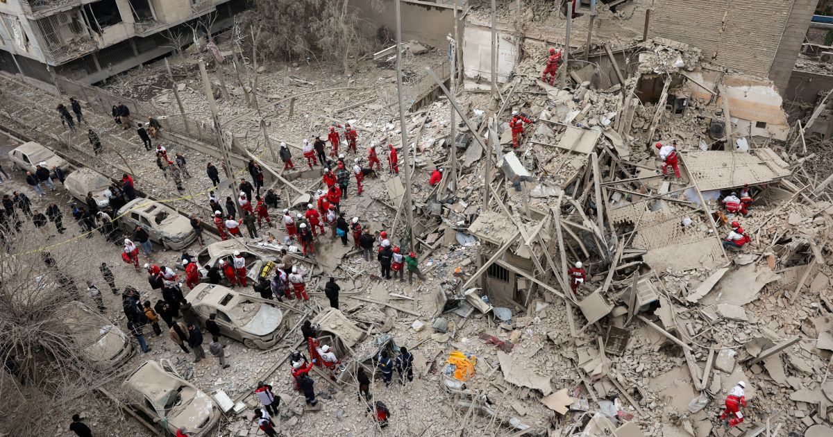 Irã reúne provas contra EUA e Israel por ataques a centros de científicos