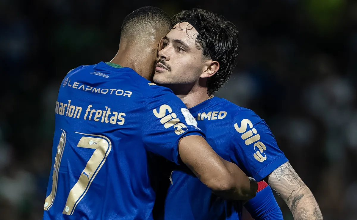 Palmeiras encara o Santos de olho na liderança do Brasileirão; veja provável escalação e pendurados