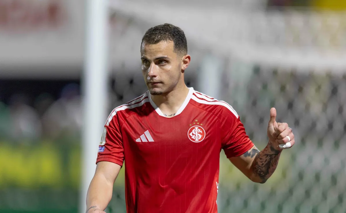 Bruno Gomes assume a braçadeira, se emociona e vira liderança técnica do vestiário do Inter