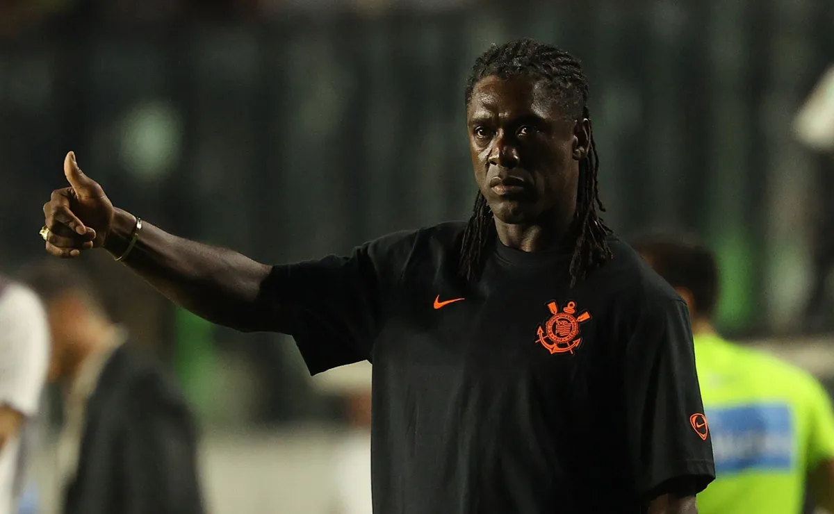 Corinthians tem resposta positiva dos jogadores ao trabalho de Seedorf mesmo em meio à crise