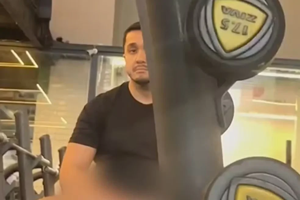 Polícia mira homem por se masturbar diante de dentista