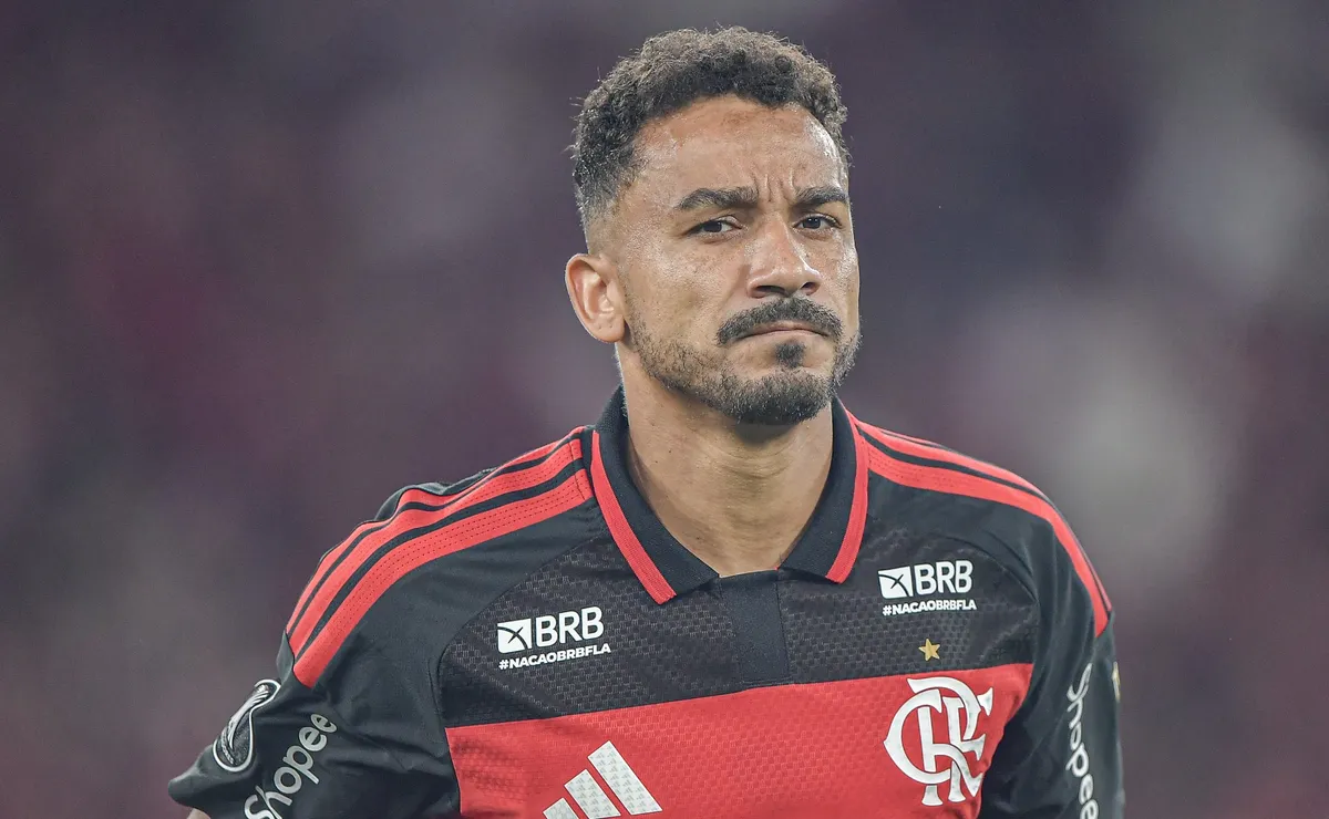 Danilo estende contrato com o Flamengo e reafirma influência além do campo