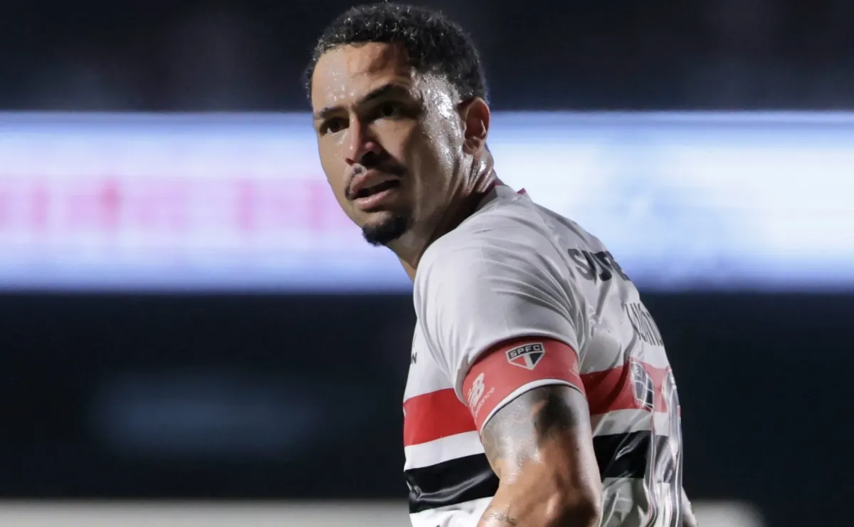 São Paulo tem oito jogadores pendurados contra o Bahia e pode perder titulares para clássico com Corinthians