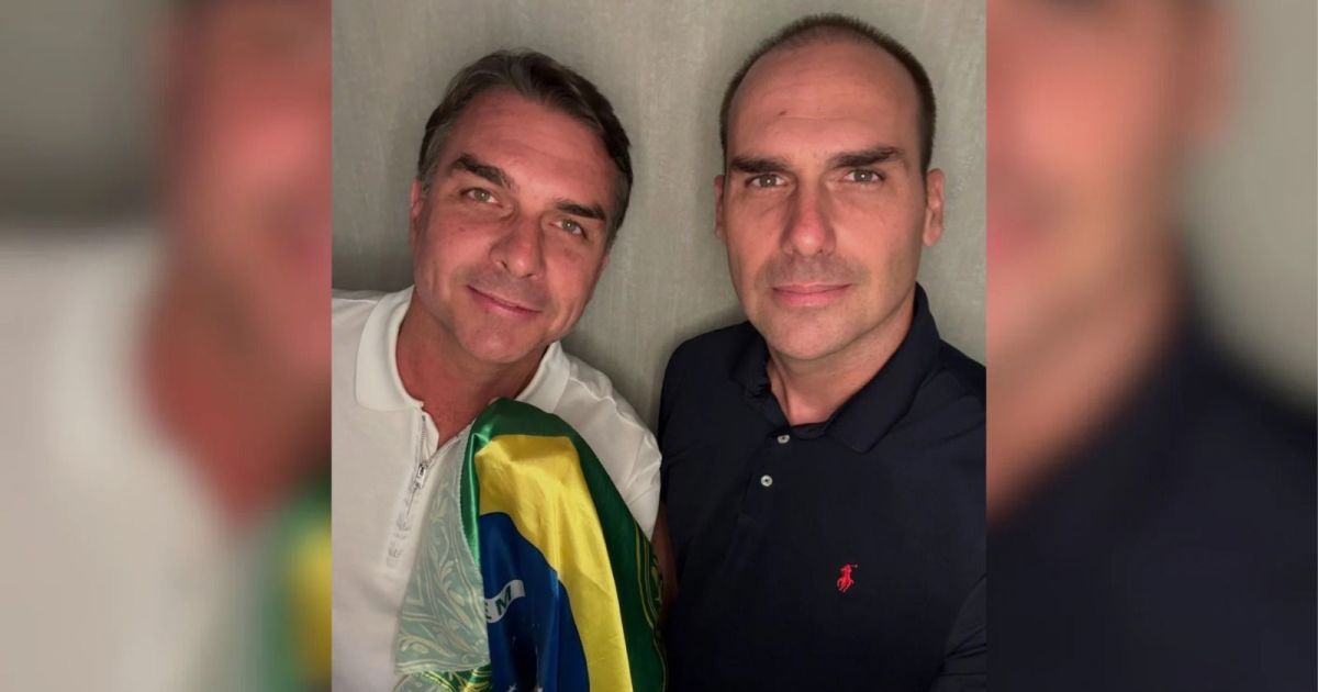 Eduardo cita Olavo e posta foto com Flávio após senador fugir para os EUA