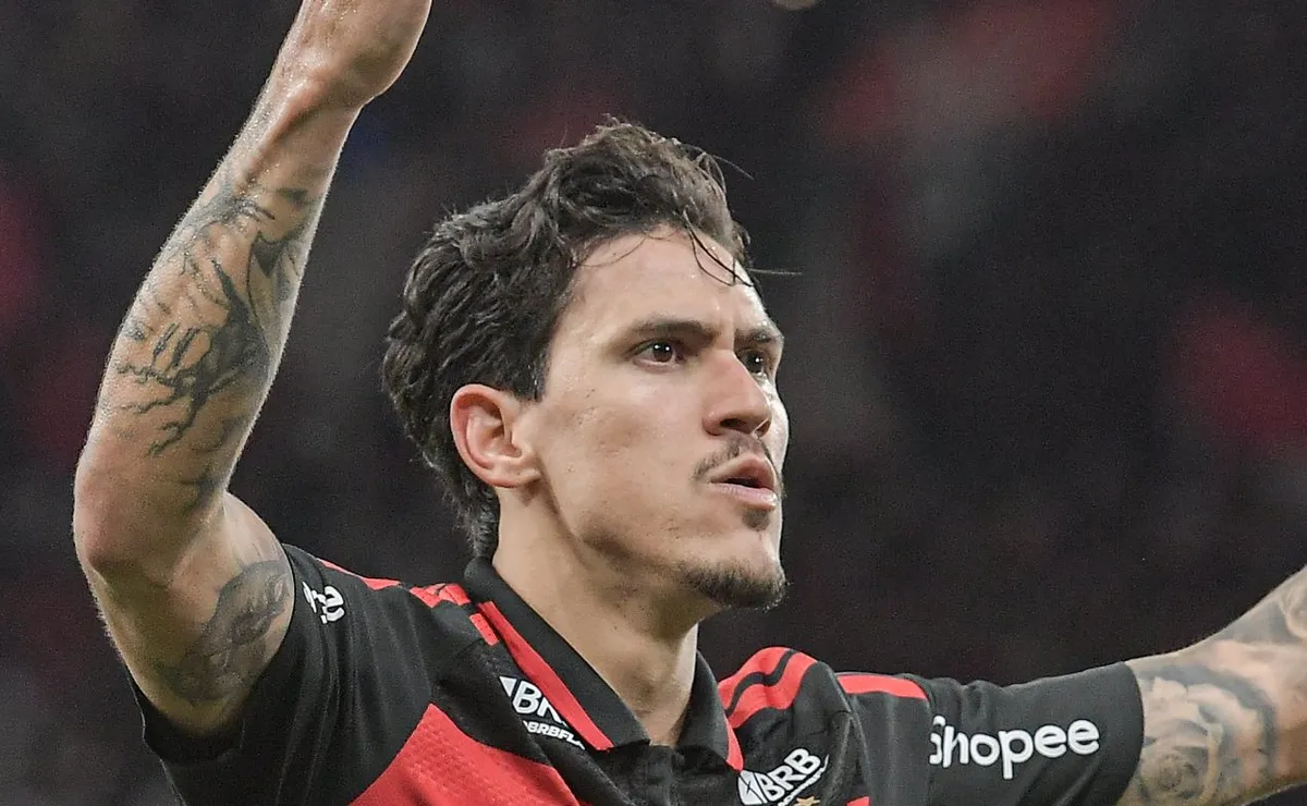 Pedro vira herói, marca no segundo tempo e coloca o Flamengo a frente do Vitória em decisão