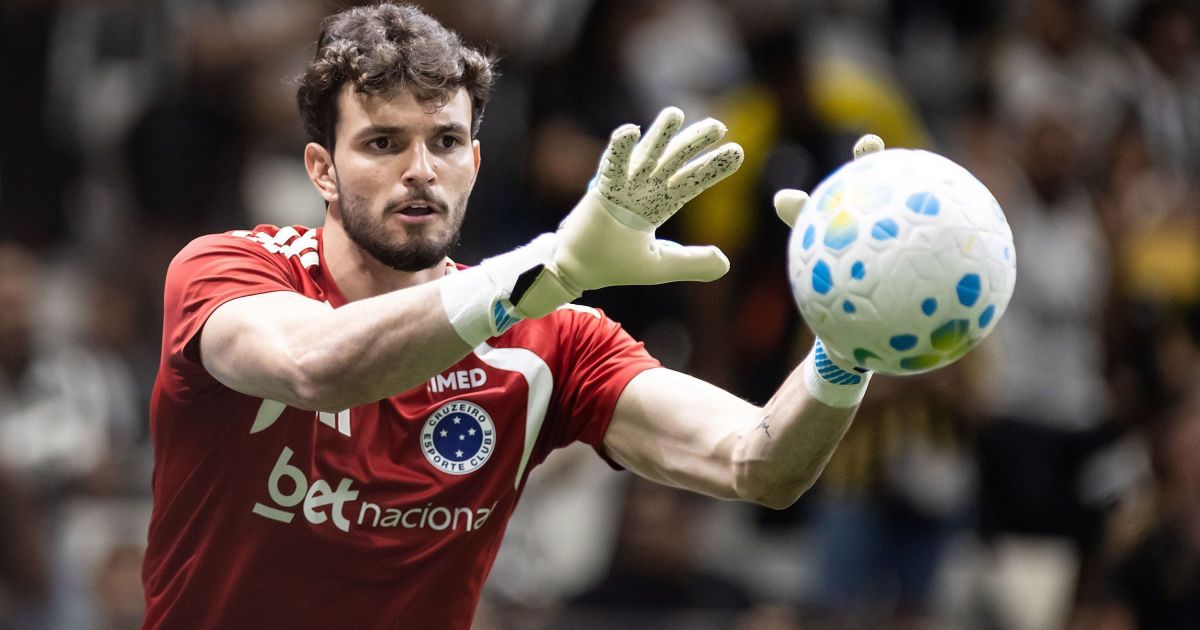 Clubes da Premier League observam goleiro Otávio em Atlético-MG x Cruzeiro