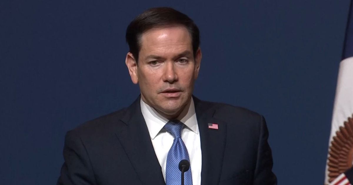 Marco Rubio nega que EUA tenham “facilitado” entrada de Flávio no país