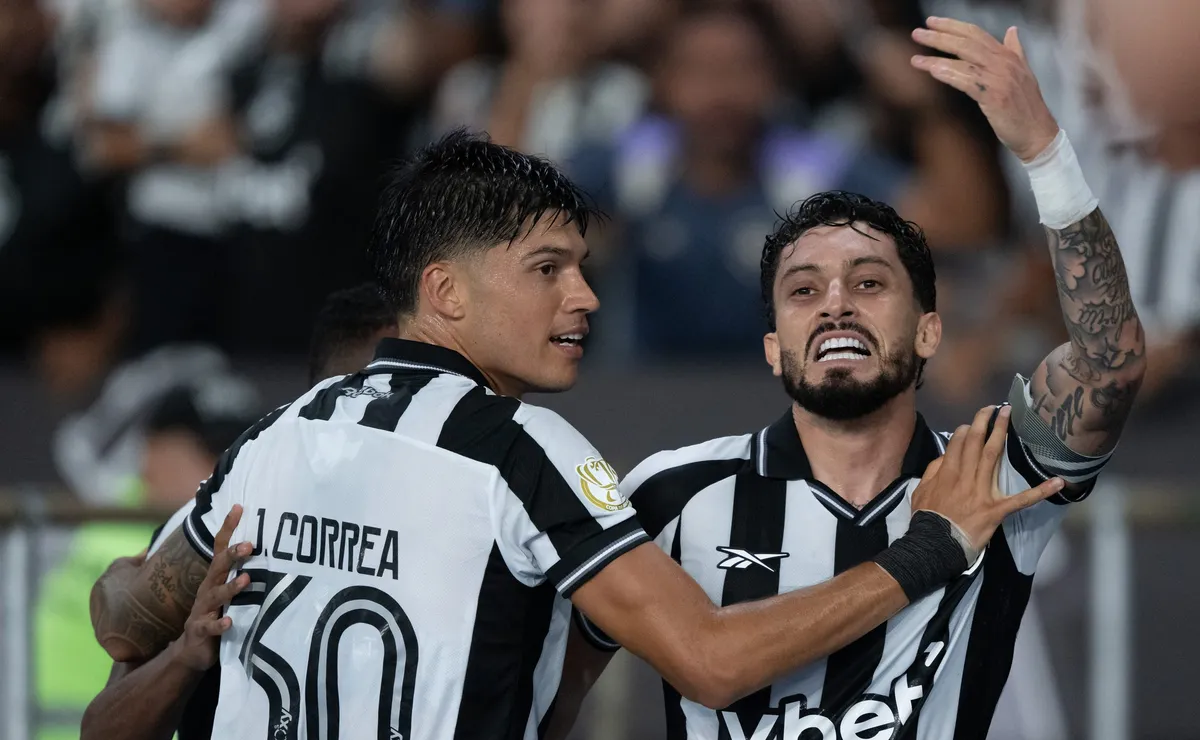 Botafogo tenta manter foco em campo após crise com Textor e encara o Internacional