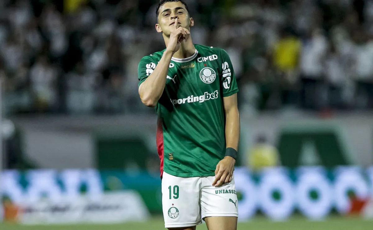 Ramón Sosa muda de função e vira solução no Palmeiras após lesão de Vitor Roque